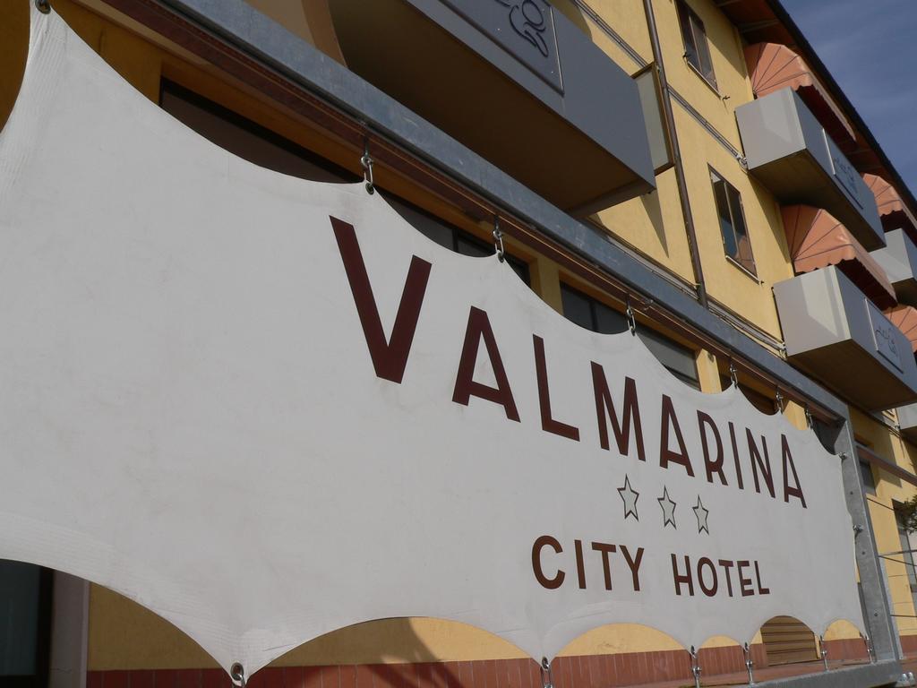 Valmarina Hotel กาเลนซาโน ภายนอก รูปภาพ