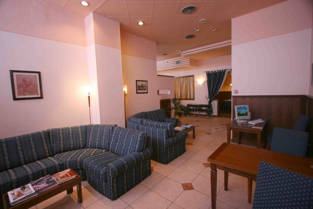 Valmarina Hotel กาเลนซาโน ภายนอก รูปภาพ