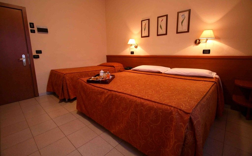 Valmarina Hotel กาเลนซาโน ภายนอก รูปภาพ
