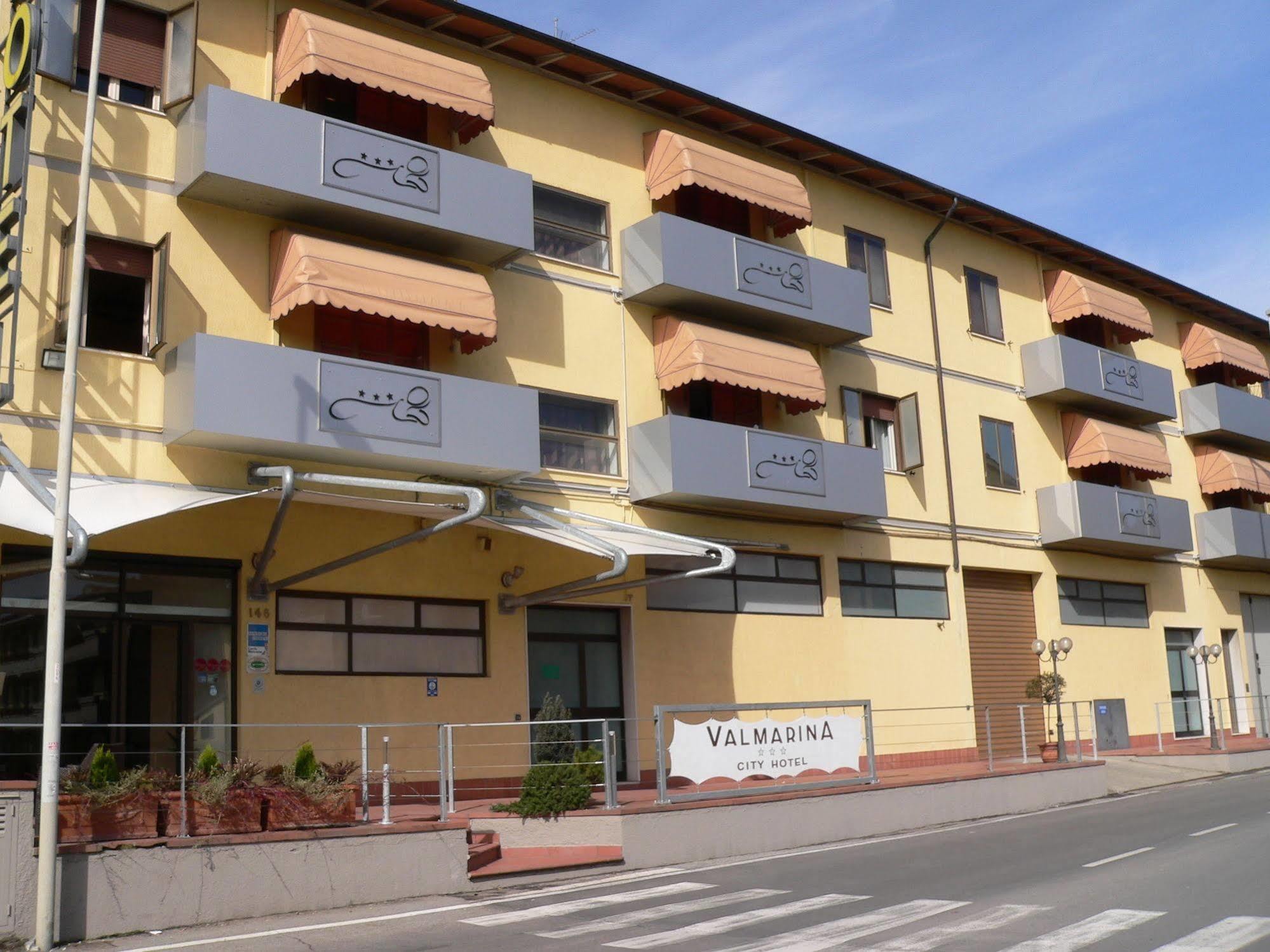Valmarina Hotel กาเลนซาโน ภายนอก รูปภาพ