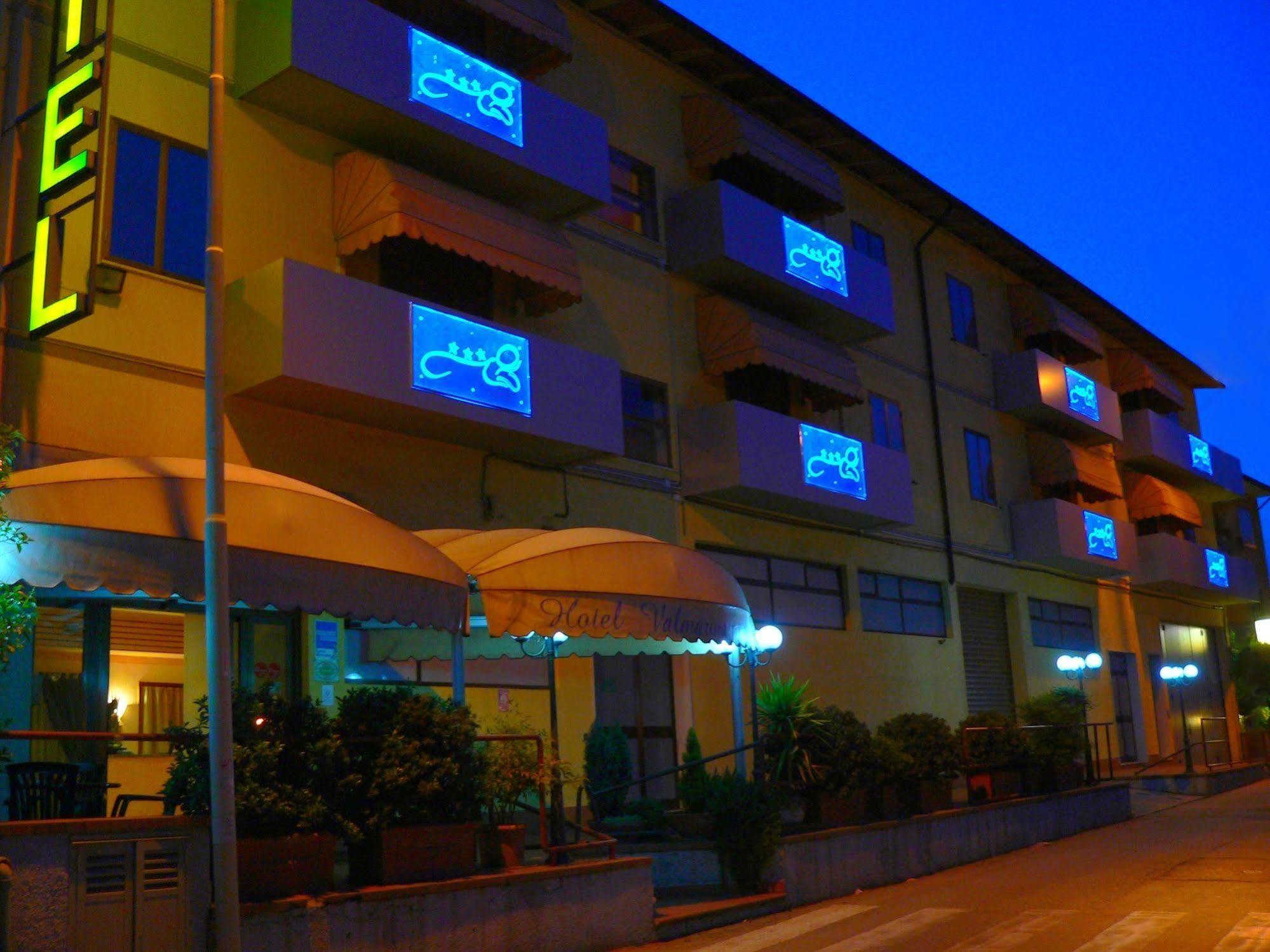 Valmarina Hotel กาเลนซาโน ภายนอก รูปภาพ