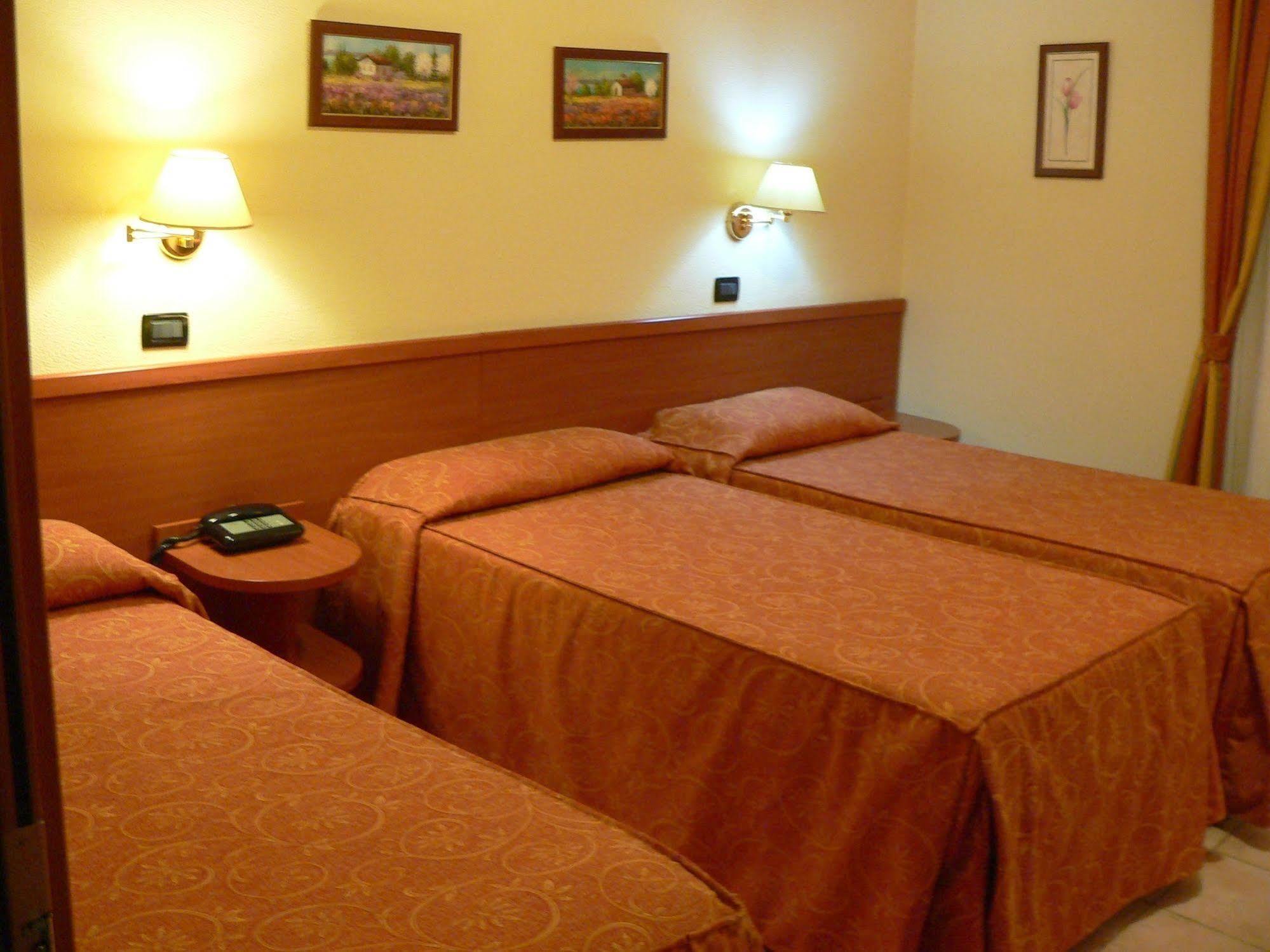 Valmarina Hotel กาเลนซาโน ภายนอก รูปภาพ